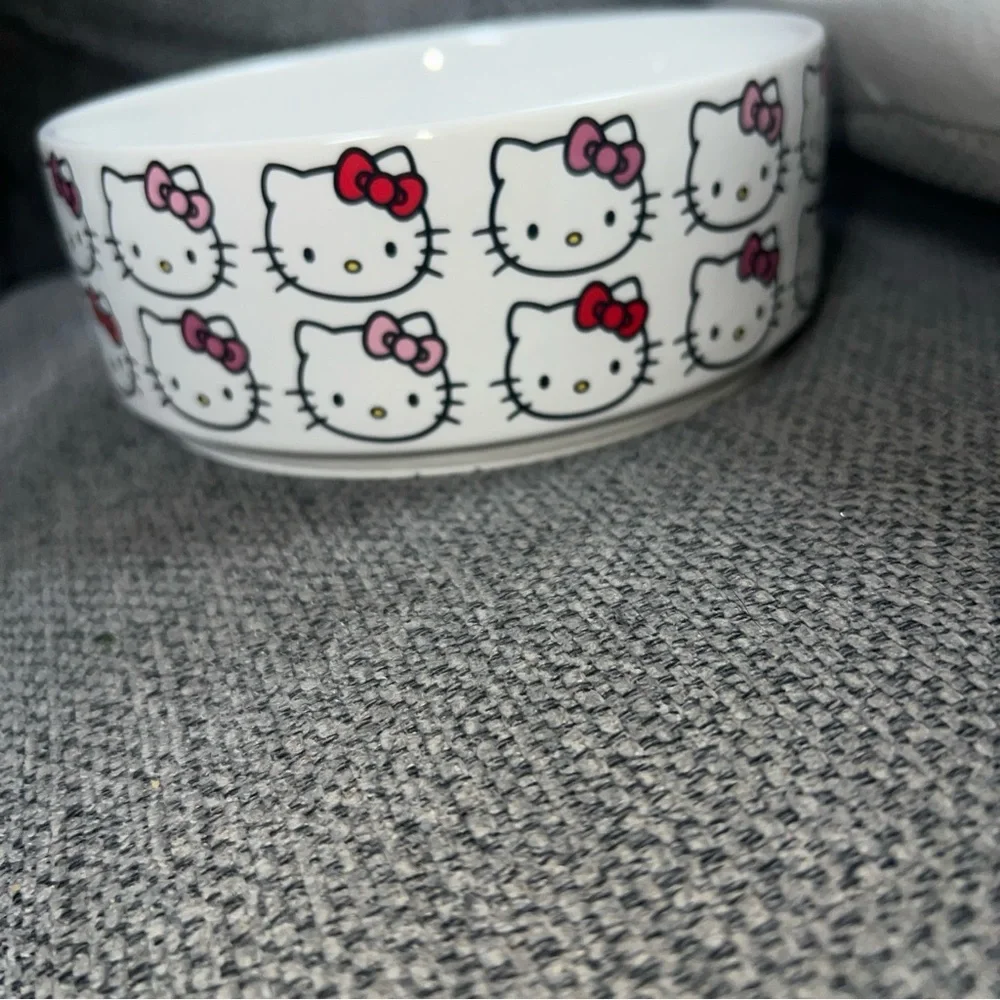 New Plush Hello Kitty Pet bed and Ceramic Pet Bowl Bundle